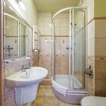 Pod Golebiem Hotel 2*