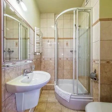Pod Golebiem Отель 2*